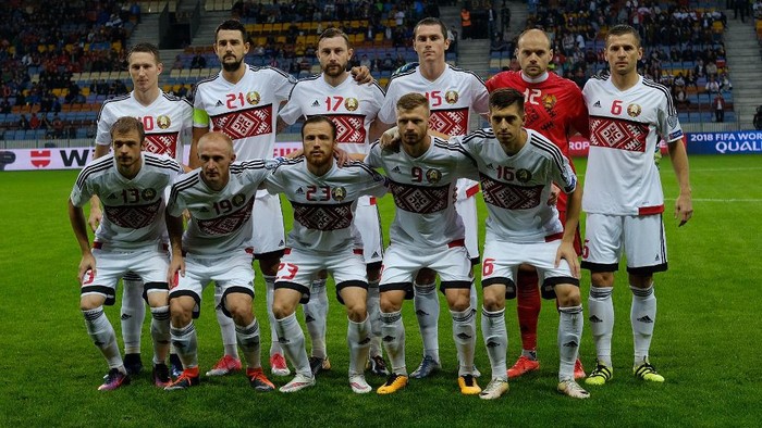Belarus national football team players BACK ROW (L/R): Anton Saroka, Ryhor Filipenka, Mikhail Sivakou, Mikalai Sihnevich, Siarhei Chernick and Alekksander Sachivko FRONT ROW (L/R): Pavel Nekhaichik, Igor Burko, Sergei Balanovich, Mikita Korzun and Aleksey Rios pose before the FIFA World Cup 2018 qualification football match between Belarus and Sweden in Minsk on September 3, 2017. (Photo by Yuri KADOBNOV / AFP)