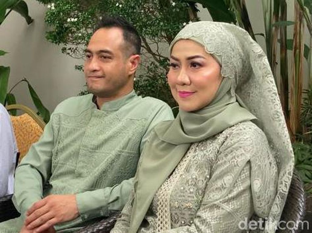 Venna Melinda Mau Punya Anak dari Ferry Irawan Meski Sudah 49 Tahun Venna Melinda Mau Punya Anak dari Ferry Irawan Meski Sudah 49 Tahun