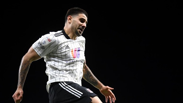 LONDON, ENGLAND - FEBRUARY 08: Aleksandar Mitrovic of Fulham celebrates after scoring their teams second goal during the Sky Bet Championship match between Fulham and Millwall at Craven Cottage on February 08, 2022 in London, England. (Photo by Alex Davidson/Getty Images)