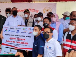 Andre Rosiade Salurkan Bantuan Rp 1,4 M untuk Korban Gempa Sumbar