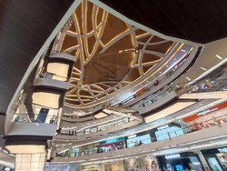 Pengunjung Cerita Ornamen Lippo Mall Kemang Ambruk: Anak Tertimpa Gipsum