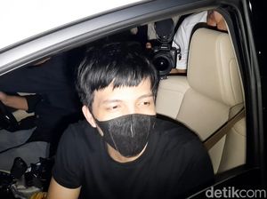 Atta Halilintar Dapat Tas Dior dari Doni Salmanan, Siap Diserahkan ke Polisi Atta Halilintar Dapat Tas Dior dari Doni Salmanan, Siap Diserahkan ke Polisi