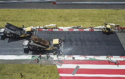 Begini Proses Pengaspalan Ulang Sirkuit Mandalika, Penasaran?