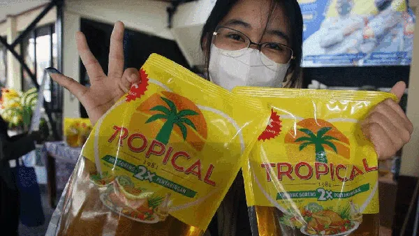 Beli Minyak Goreng Wajib Celup Jari ke Tinta