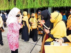 Bupati Ipuk Lepas Jamaah Umrah Perdana via Bandara Banyuwangi