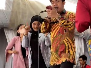 Cakra Khan Bikin Heboh Hajatan di Pangandaran Cakra Khan Bikin Heboh Hajatan di Pangandaran