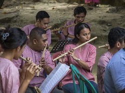 13 Alat Musik Tiup Tradisional Khas Indonesia dan Modern Populer