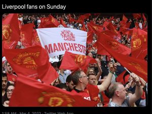 Meme Fans Liverpool Dukung MU untuk Kalahkan Man City