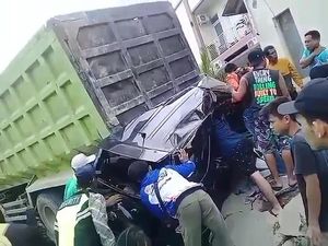Truk Tiba-tiba Mundur Tabrak Sejumlah Kendaraan Gegara Rem Bermasalah Truk Tiba-tiba Mundur Tabrak Sejumlah Kendaraan Gegara Rem Bermasalah