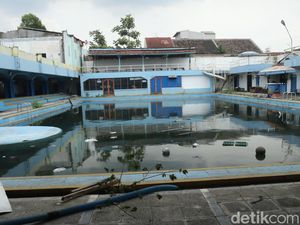 Snapshot: Kolam Renang Yulis yang Legendaris Kini Miris Snapshot: Kolam Renang Yulis yang Legendaris Kini Miris