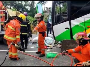 Kemudi Direbut Penumpang di Balik Kecelakaan Maut Tol Dupak Tewaskan 3 Orang