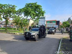 Tank-Meriam Dikerahkan Saat 1.500 Prajurit TNI Latihan Tempur Kota di DIY Tank-Meriam Dikerahkan Saat 1.500 Prajurit TNI Latihan Tempur Kota di DIY