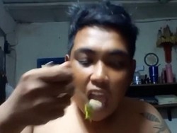 Orang Thailand Pamer Video Makan, Netizen Malah Salah Fokus dengan Dadanya