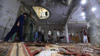 Foto-foto Ledakan Bom di Masjid Pakistan yang Tewaskan 56 Orang