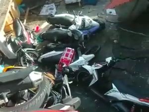 Pasar Ikan KUD Tanjungpinang Kembali Runtuh, Motor-motor Jatuh ke Laut