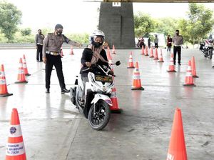 Peduli Keselamatan Bagi Pengendara Wanita Peduli Keselamatan Bagi Pengendara Wanita