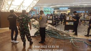 Penampakan Ornamen Atrium Plafon Lippo Mall Kemang yang Runtuh