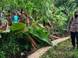 Pergeseran Tanah, Puluhan Rumah Warga di Cikakak Rusak