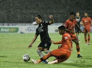 Sikap Kesatria Pelatih Persiraja Usai Kalah 1-3 oleh Persib Sikap Kesatria Pelatih Persiraja Usai Kalah 1-3 oleh Persib