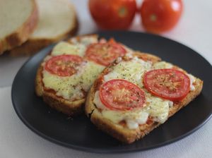 Kreasi Pizza Toast ala Hailey Bieber Viral, Begini Cara Membuatnya! Kreasi Pizza Toast ala Hailey Bieber Viral, Begini Cara Membuatnya!