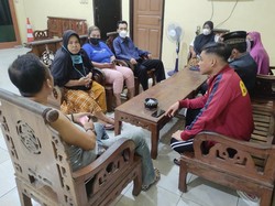 Perangkat Desa Banyuwangi Pasang Banner Tolak Petugas Bank Plecit