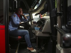 Jadi Driver Wanita, Begini Persiapan Liena Ozora Sebelum Mengemudi Bus AKAP
