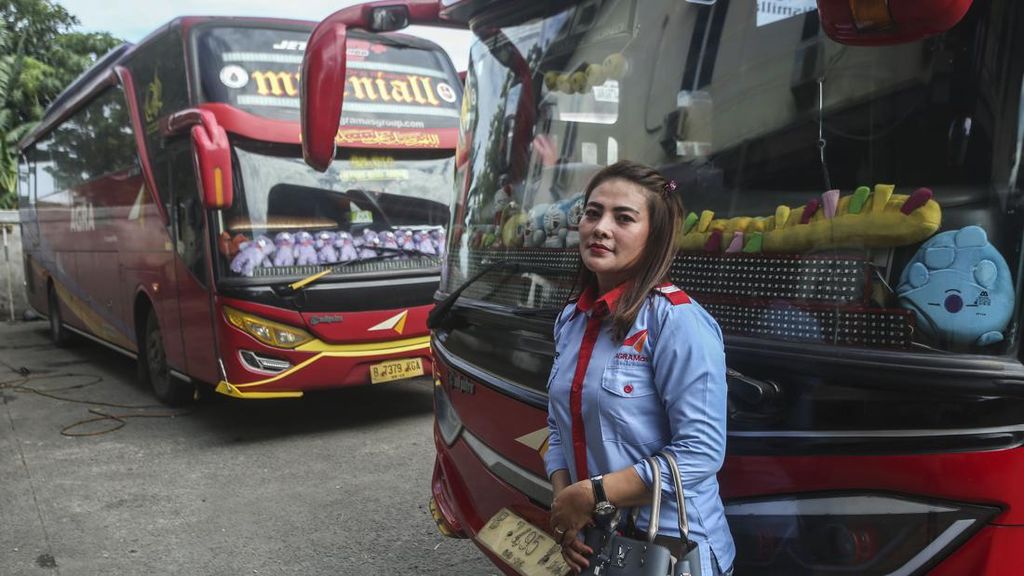 Kenalan dengan Sopir Bus Wanita PO Agra Mas: Liena Ozora