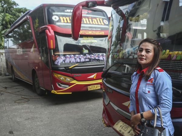 Kenalan dengan Sopir Bus Wanita PO Agra Mas: Liena Ozora