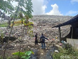 Ngeri! Gunungan Sampah 35 Meter di TPA Pasuruhan Longsor ke Lahan Warga
