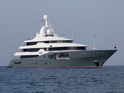 Sultan Rusia Ungsikan Superyacht ke Maladewa