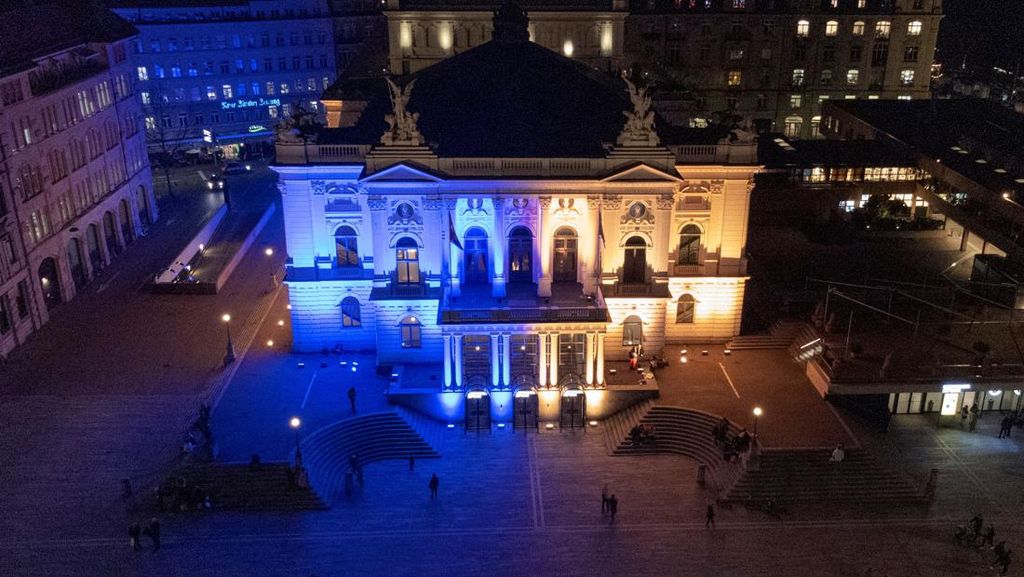 Giliran Gedung Opera di Swiss yang Refleksikan Bendera Ukraina