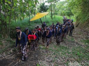 Upacara Hajad Dalem Labuhan Patuh Gunung Merapi