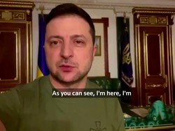 Tepis Isu Kabur, Presiden Ukraina Tunjukkan Keberadaannya di Ruang Kerja