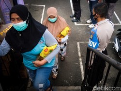 Kemendag Sebut Minyak Goreng Tak Langka, DPR: Barangnya Nggak Ada