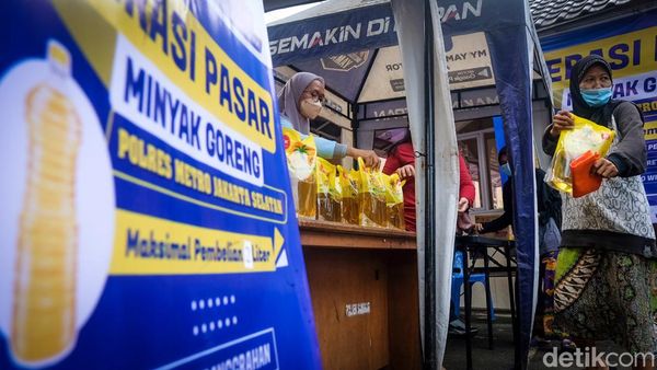Akhir Pekan, Warga Jakarta Serbu Operasi Pasar Minyak Goreng Murah