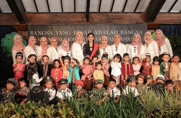 Artis yang berkontribusi di dunia pendidikan/Foto: instagram.com/yunishara36