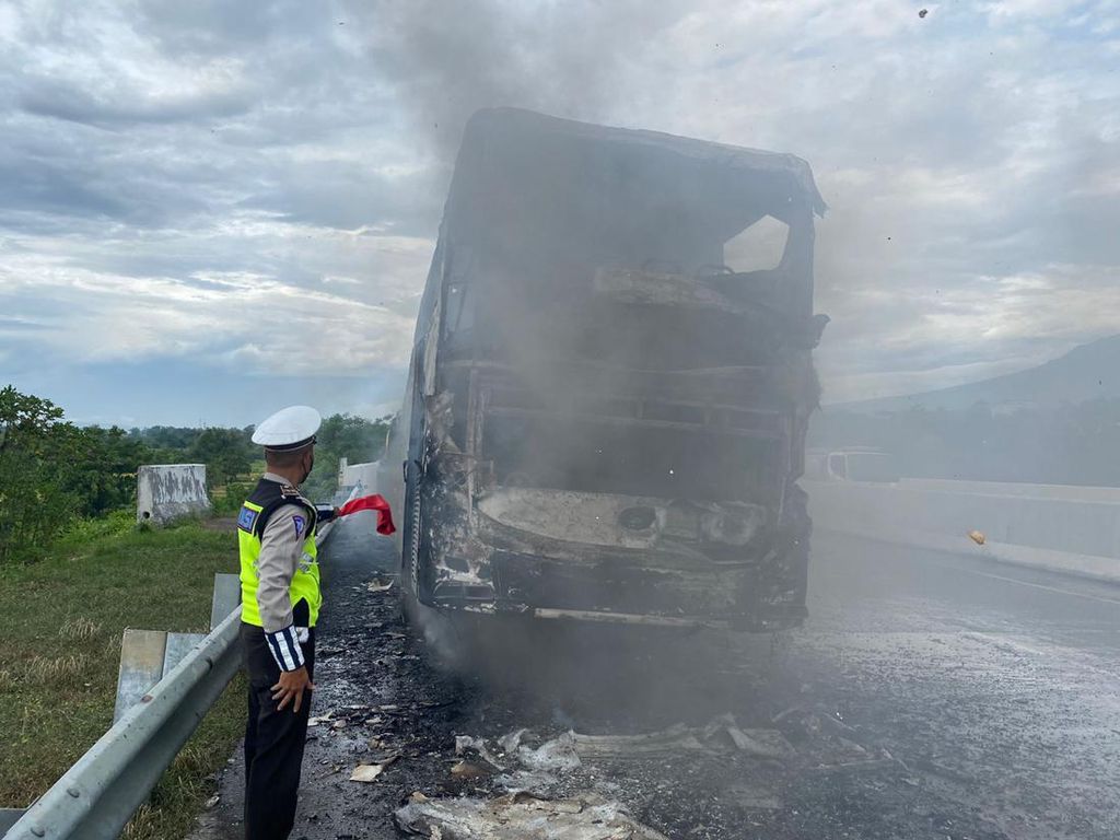 Kronologi Bus Wisata Terbakar di Tol Pandaan