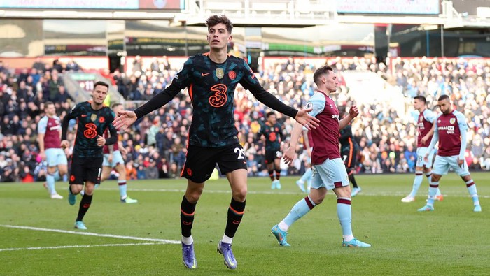 BURNLEY, ENGLAND - MARCH 05: Kai Havertz of Chelsea celebrates after scoring their teams second goal during the Premier League match between Burnley and Chelsea at Turf Moor on March 05, 2022 in Burnley, England. (Photo by Lewis Storey/Getty Images)