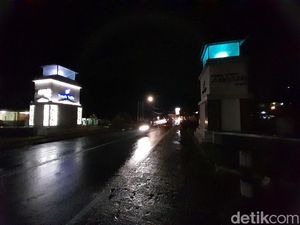 Gapura Selamat Datang Sumedang, Sudah Renovasi Tapi Kok Redup Gapura Selamat Datang Sumedang, Sudah Renovasi Tapi Kok Redup