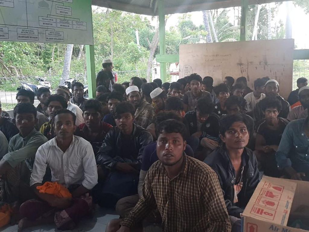 114 Pengungsi Rohingya Terdampar di Pantai Bireuen Aceh