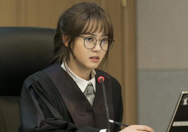 Karakter Go Ara dalam drama Miss Hammurabi