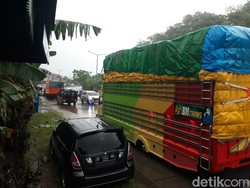 Jalur Trans Sulawesi di Barru Terendam Banjir, Lalin Macet Parah