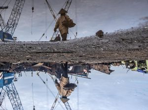 Kisah Para Perempuan Penggenggam Karat