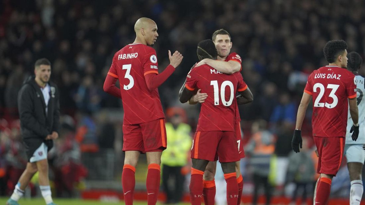 Liverpool tak mau pusingkan hasil Derby Manchester (AP/Jon Super)
