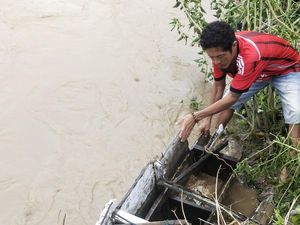 Pilu Nelayan Korban Banjir Barru, Perahu Hancur-Mata Pencaharian Hilang Pilu Nelayan Korban Banjir Barru, Perahu Hancur-Mata Pencaharian Hilang