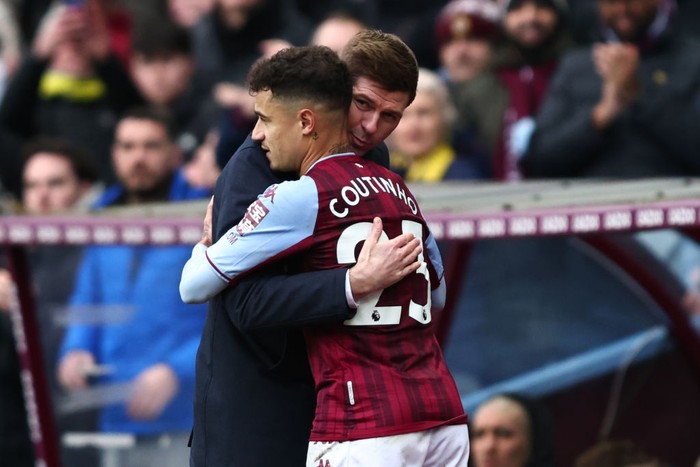 BIRMINGHAM, ENGLAND - MARCH 05:  Aston Villa manager Steven Gerrard embraces Philippe Coutinho during the Premier League match between Aston Villa and Southampton at Villa Park on March 5, 2022 in Birmingham, United Kingdom. (Photo by Marc Atkins/Getty Images)