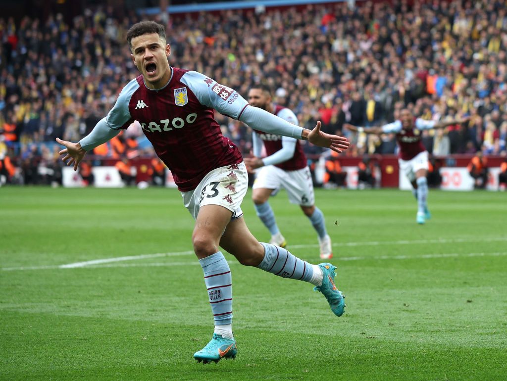 BIRMINGHAM, ENGLAND - MARCH 05:  Aston Villa manager Steven Gerrard embraces Philippe Coutinho during the Premier League match between Aston Villa and Southampton at Villa Park on March 5, 2022 in Birmingham, United Kingdom. (Photo by Marc Atkins/Getty Images)