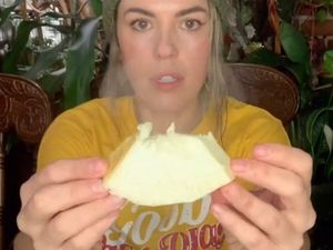 Rajin Coba Buah Eksotis, Bule Ini Jatuh Cinta Saat Makan Sukun Rajin Coba Buah Eksotis, Bule Ini Jatuh Cinta Saat Makan Sukun