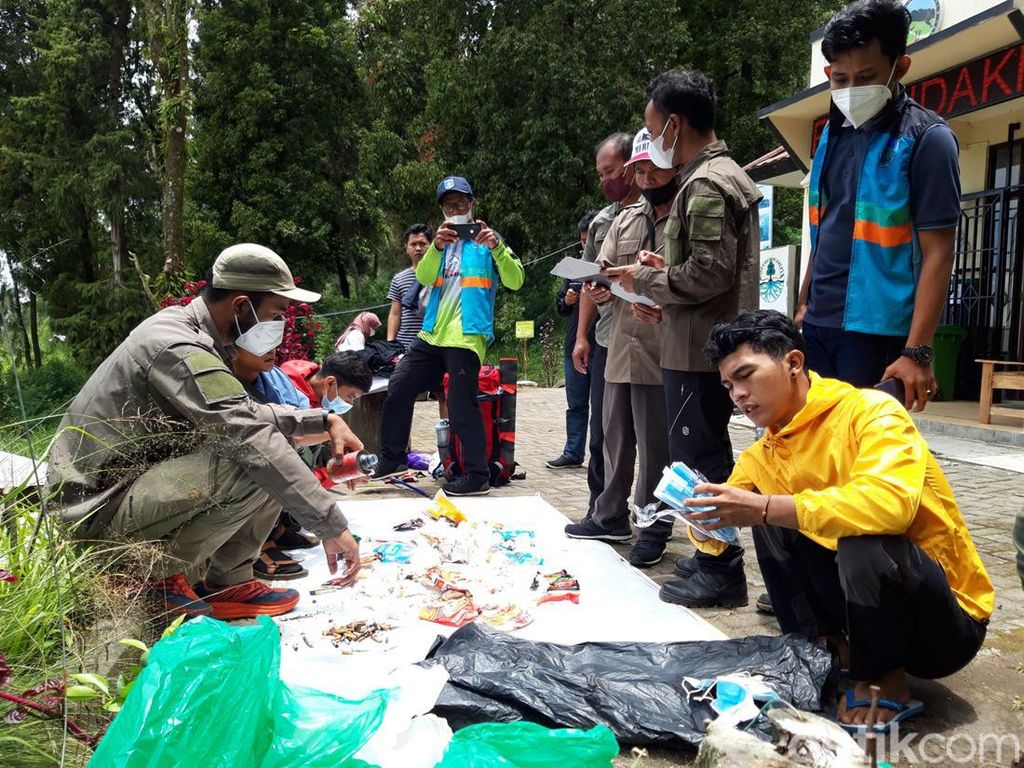 Viral Tumpukan Sampah di Merbabu, Sampah Para Pendaki Gunung Diperiksa