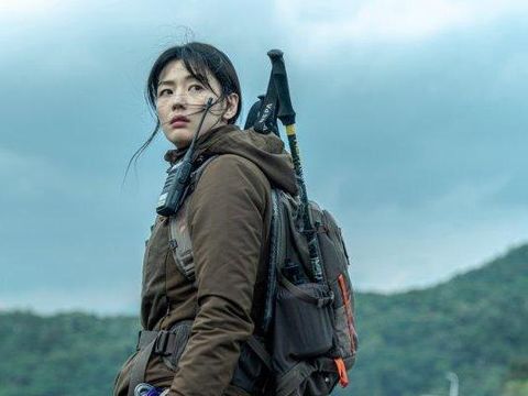 Seo Yi Kang seorang penjaga hutan di drama Jirisan